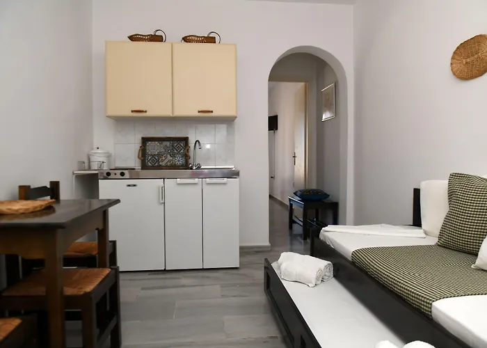 Dryades Family 여관 3*