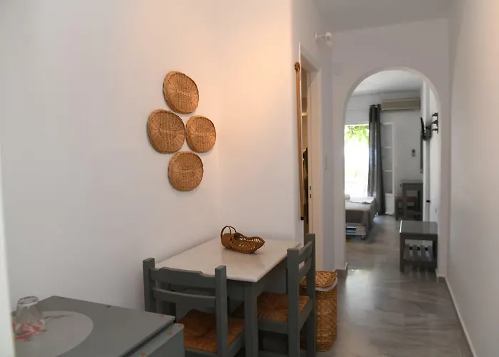 Dryades Family 여관 3*